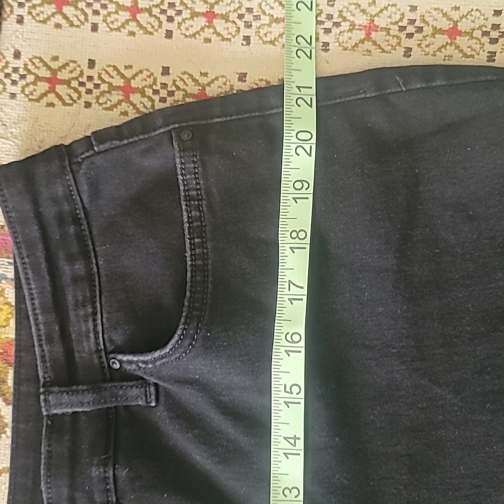 Style & Co. Women's Skinny Jeans in Black - curvy skinny leg - Picture 4 of 7